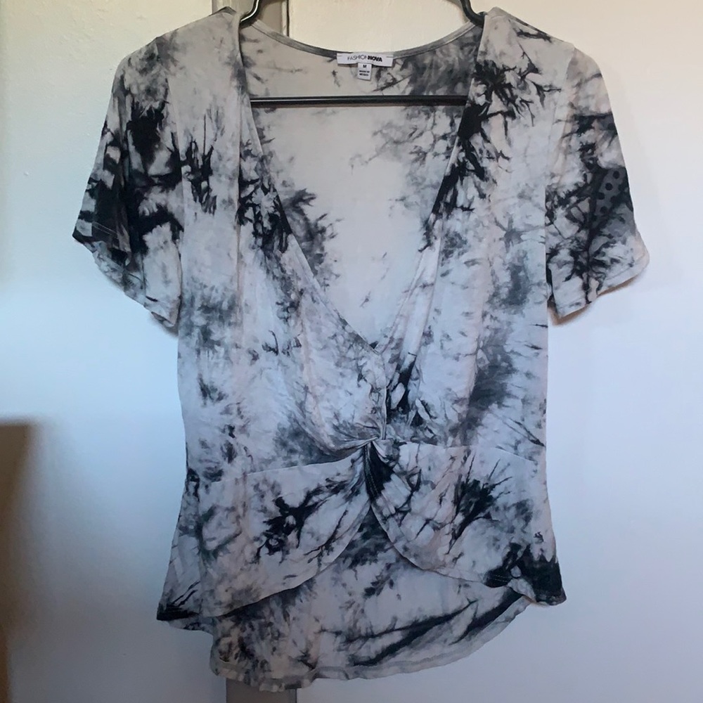 Tie-dye crop top low v neck